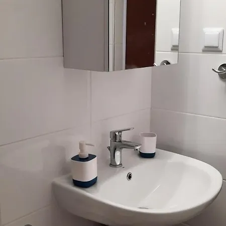 Nea Plagia Beach 公寓 *